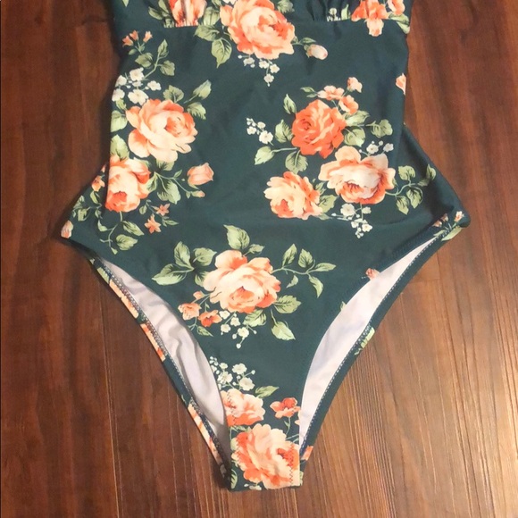 Cupshe one piece swimsuit ☀️💕 - Picture 5 of 8